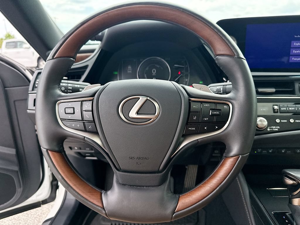 Used 2024 Lexus ES 300h w/ Technology Package FWD image 18