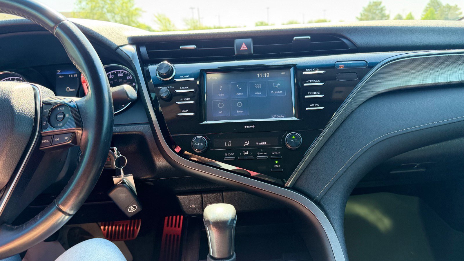 Used 2020 Toyota Camry SE FWD image 33