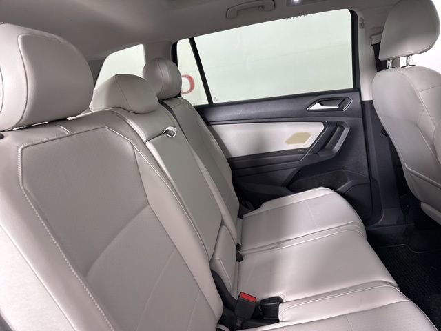 Used 2018 Volkswagen Tiguan SE w/ Panoramic Sunroof Package image 18