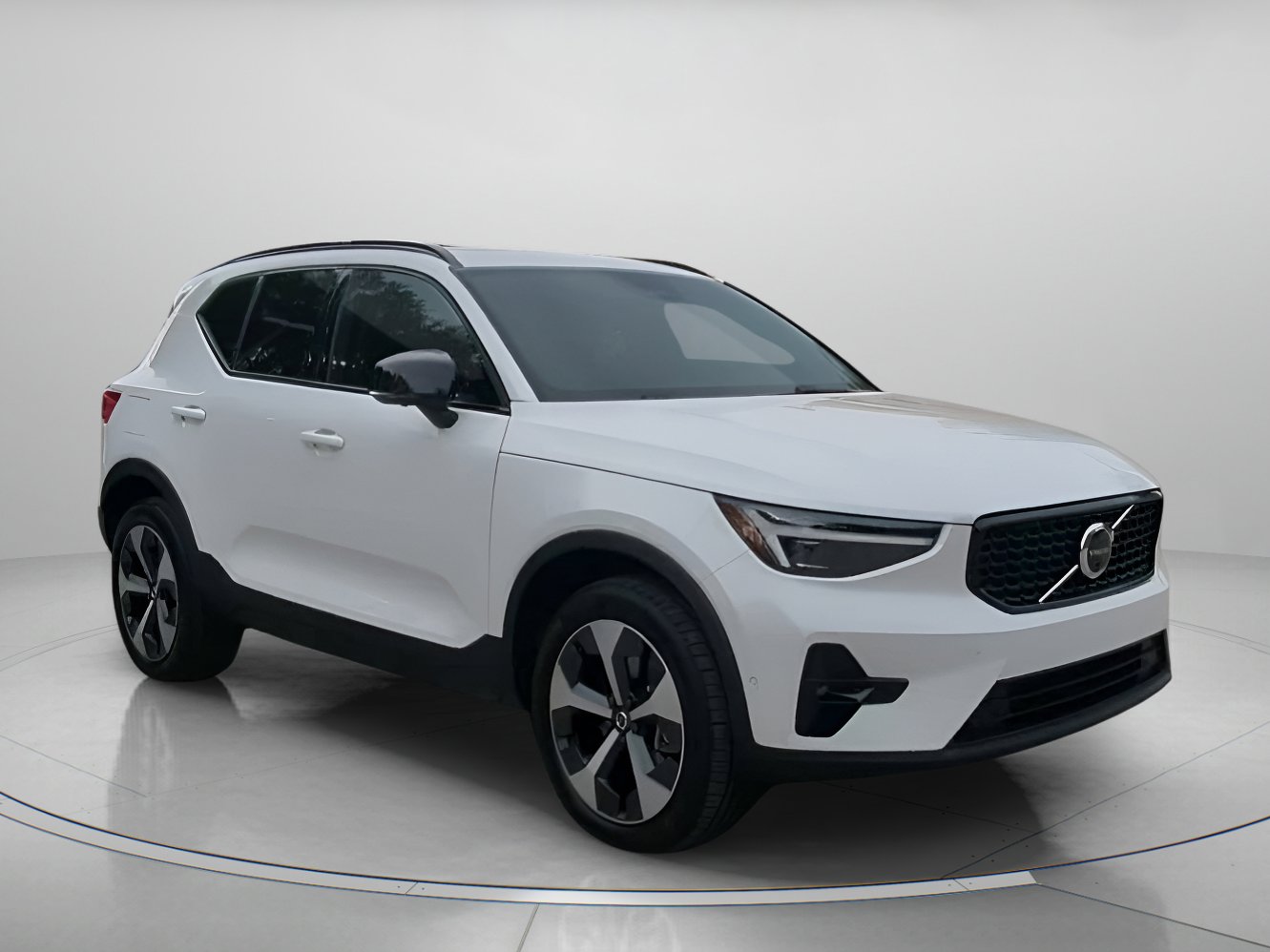 Used 2026 Volvo XC40 B5 Plus AWD/4WD image 2