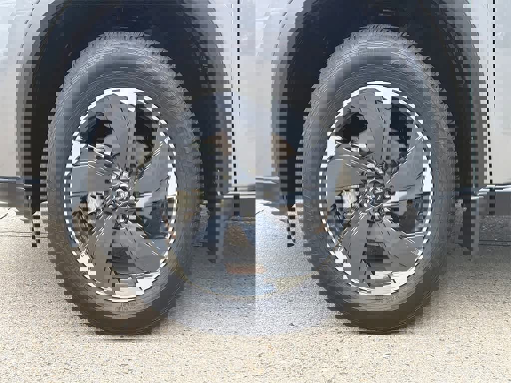 Used 2024 Nissan Rogue SV w/ SV Premium Package image 9