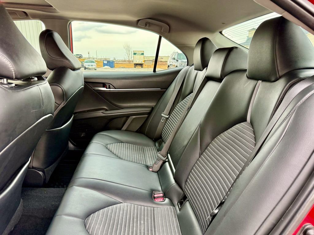 Used 2021 Toyota Camry SE w/ Cold Weather Package image 12