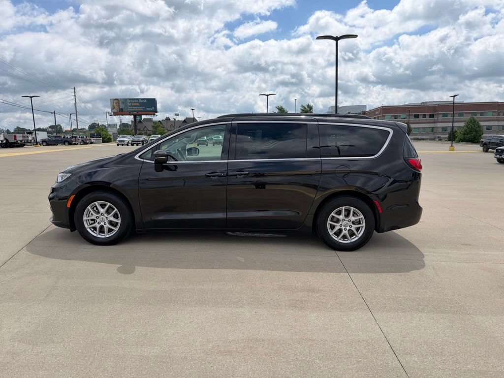 Used 2022 Chrysler Pacifica Touring-L FWD image 8