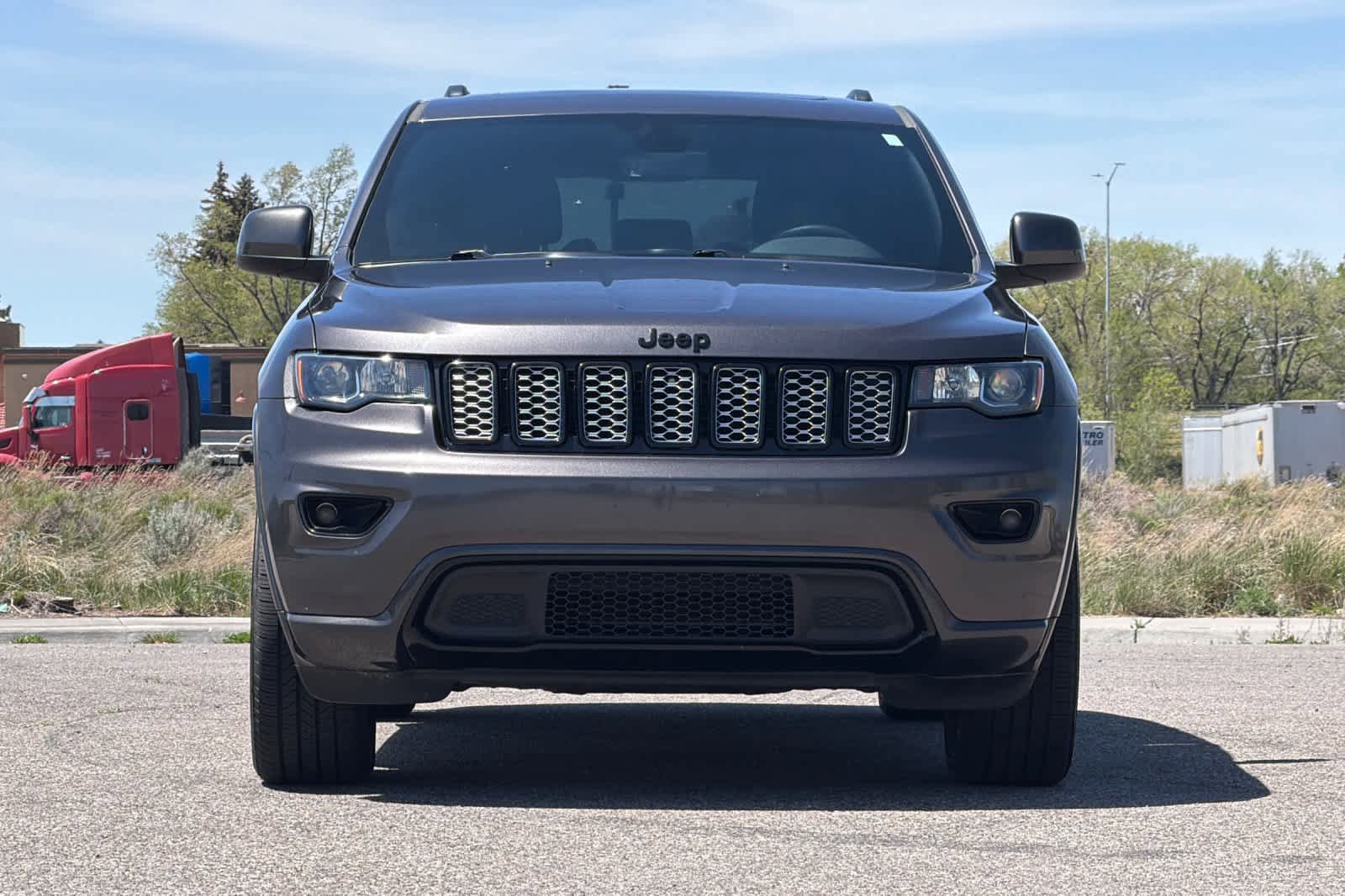 Used 2018 Jeep Grand Cherokee Altitude AWD/4WD image 10