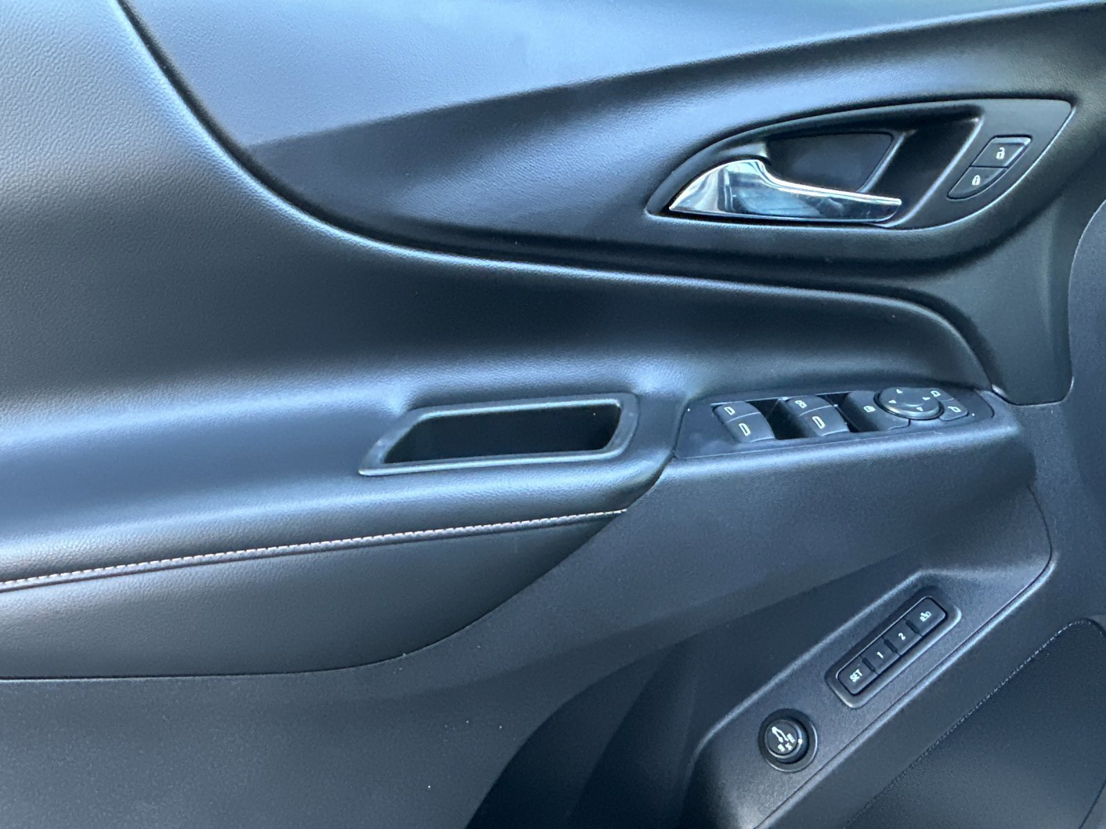 Used 2019 Chevrolet Equinox Premier image 11