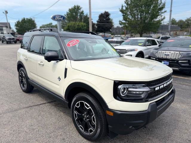 Certified 2025 Ford Bronco Sport Outer Banks w/ Outer Banks Tech Package+ AWD/4WD image 9