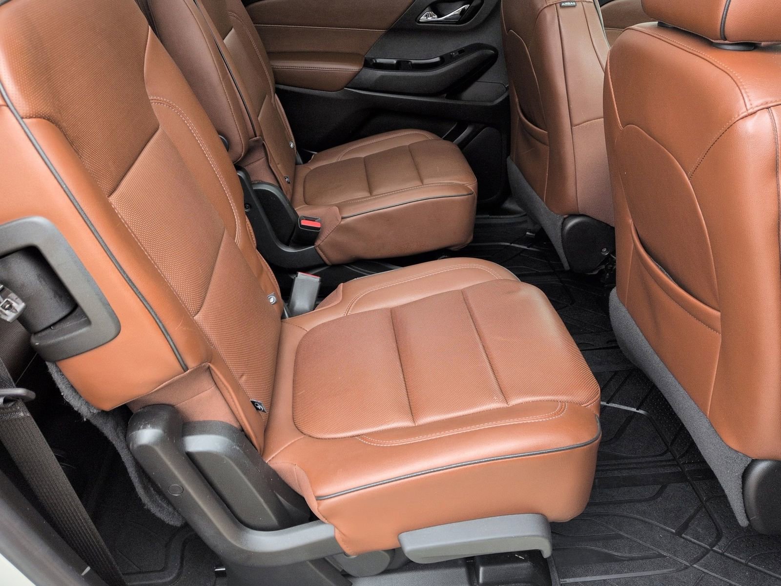 Used 2018 Chevrolet Traverse High Country w/ LPO, Floor Liner Package AWD/4WD image 23