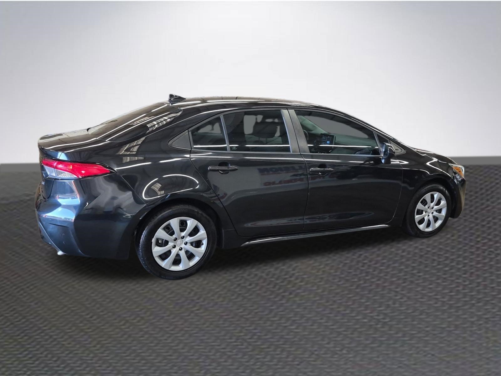 Used 2021 Toyota Corolla LE FWD image 4
