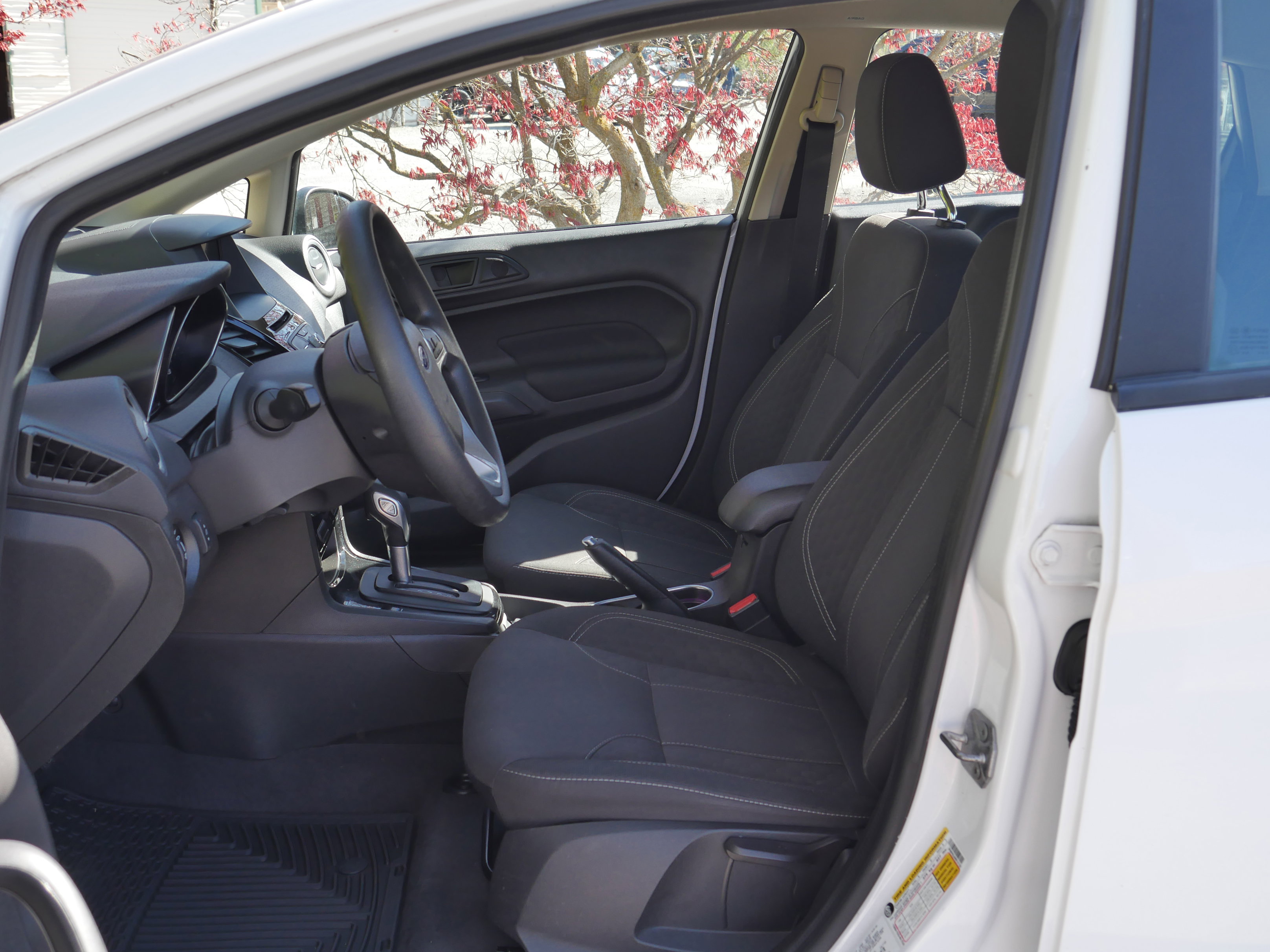 Certified 2019 Ford Fiesta SE w/ Equipment Group 201A FWD image 3