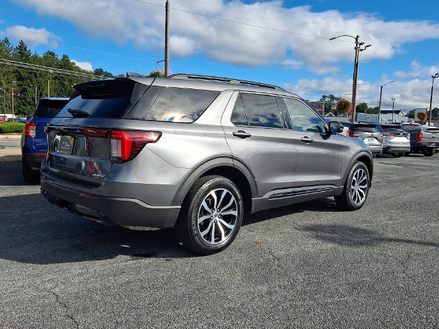 Certified 2025 Ford Explorer ST-Line AWD/4WD image 6