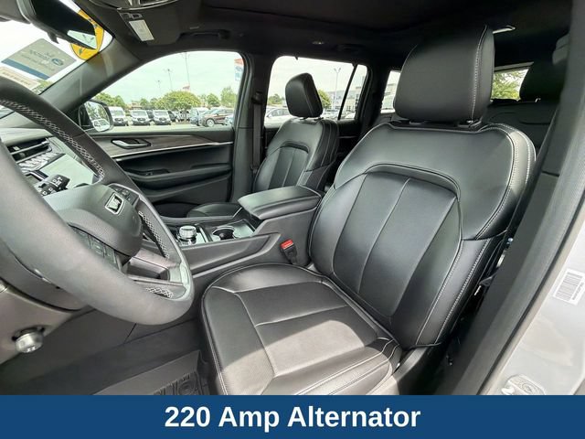Used 2025 Jeep Grand Cherokee L Limited w/ Luxury Tech Group II AWD/4WD image 11