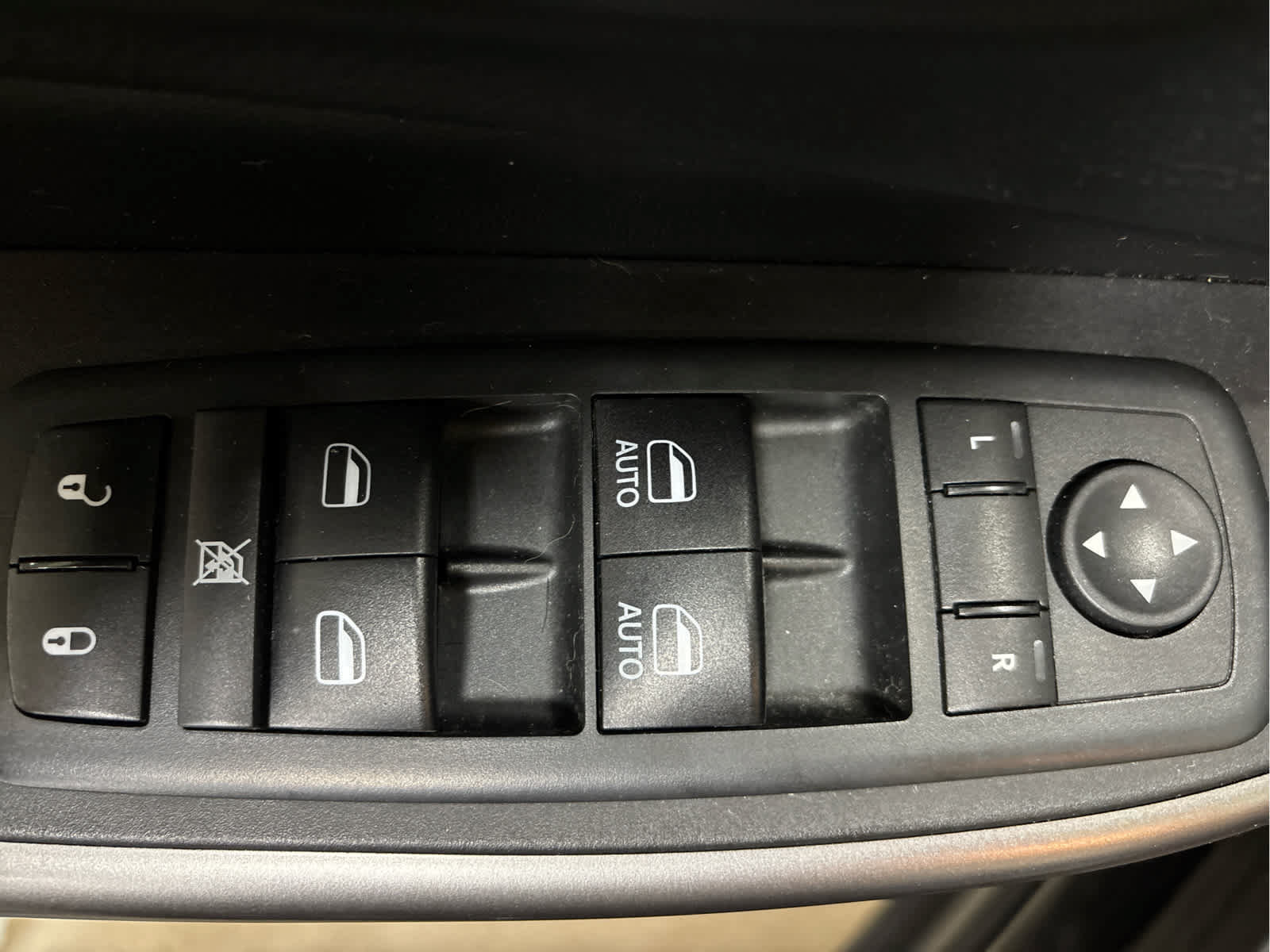 Used 2020 Jeep Cherokee Limited AWD/4WD image 35