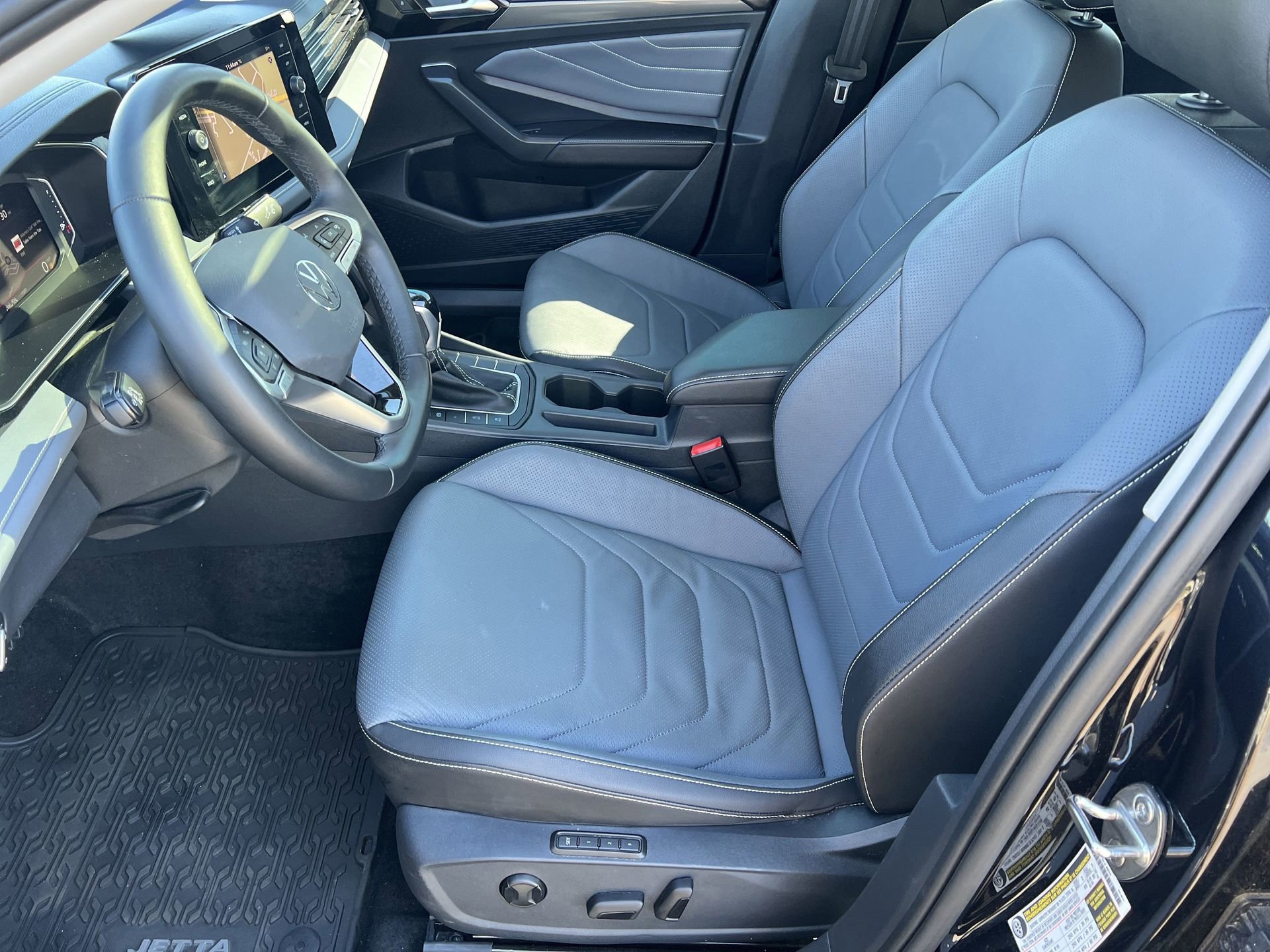 Used 2025 Volkswagen Jetta SEL image 24