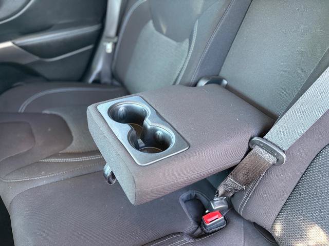Used 2021 Jeep Cherokee Latitude FWD image 31