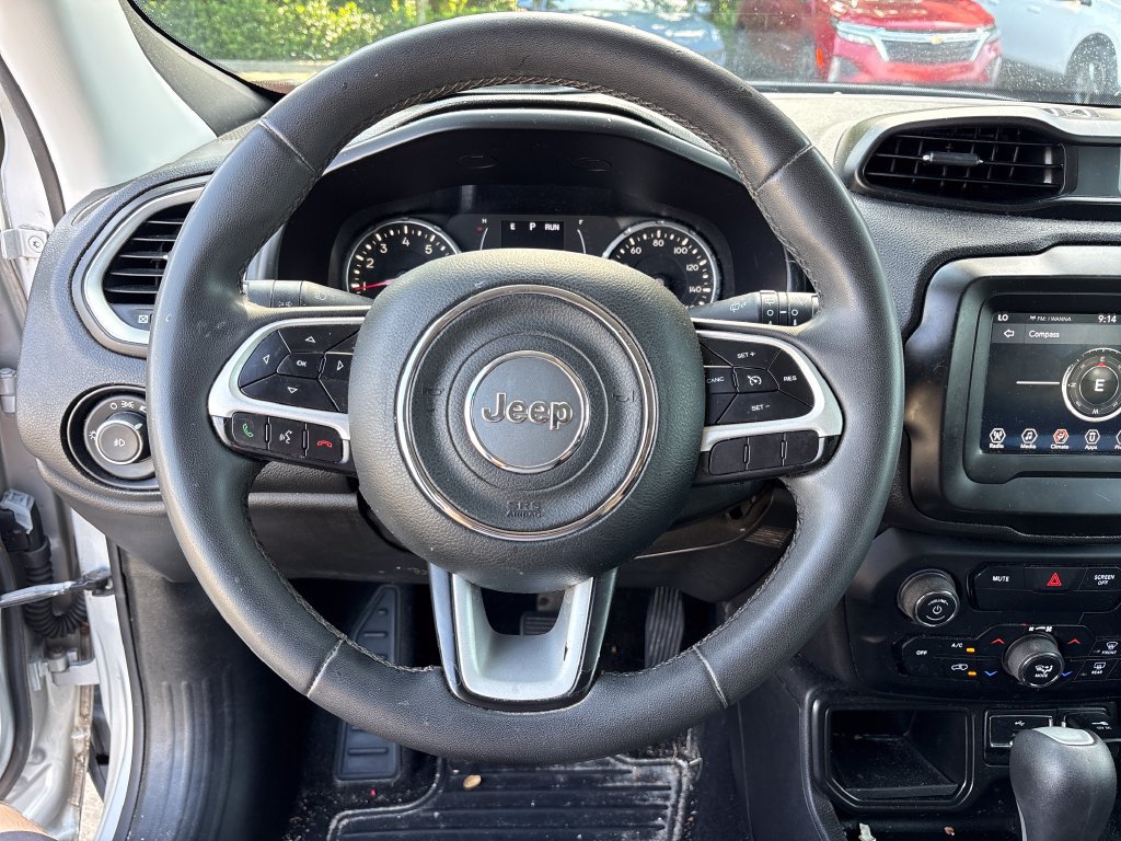 Used 2018 Jeep Renegade Latitude FWD image 41