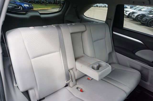 Used 2019 Toyota Highlander LE AWD/4WD image 24