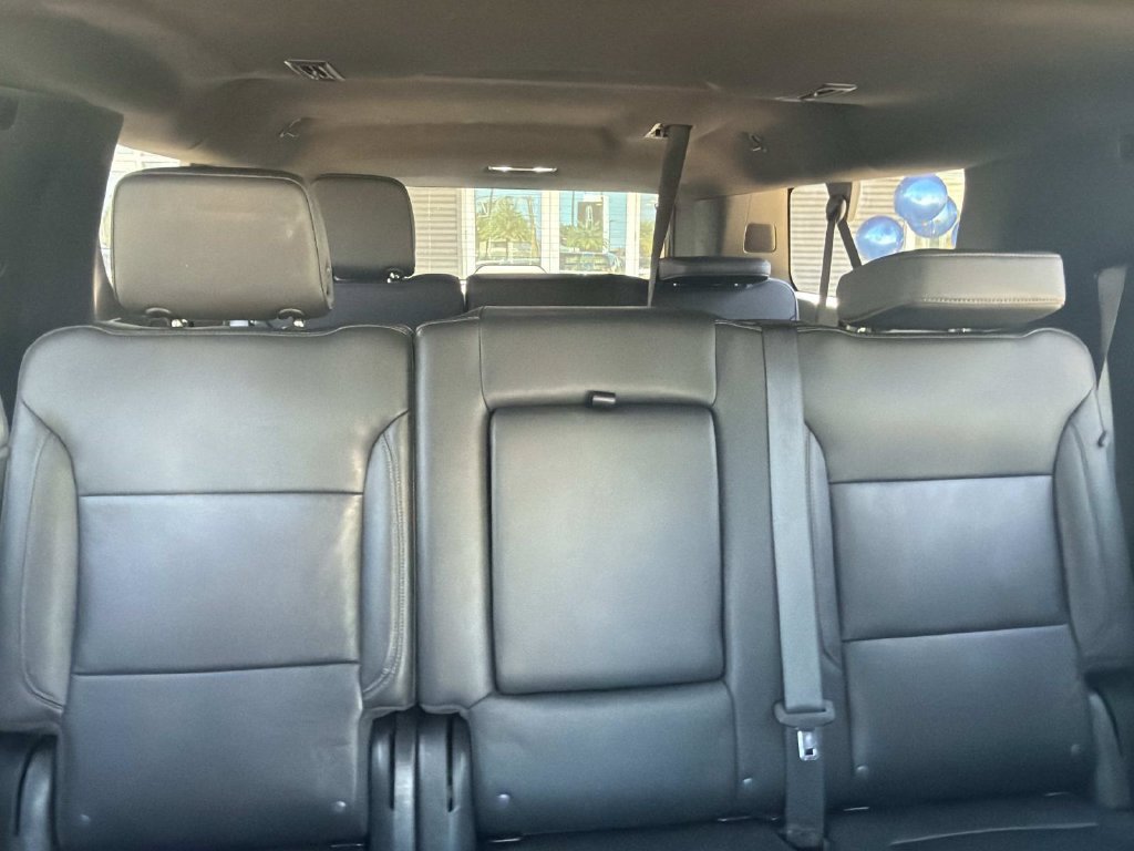 Used 2023 Chevrolet Suburban LT w/ Luxury Package RWD image 12