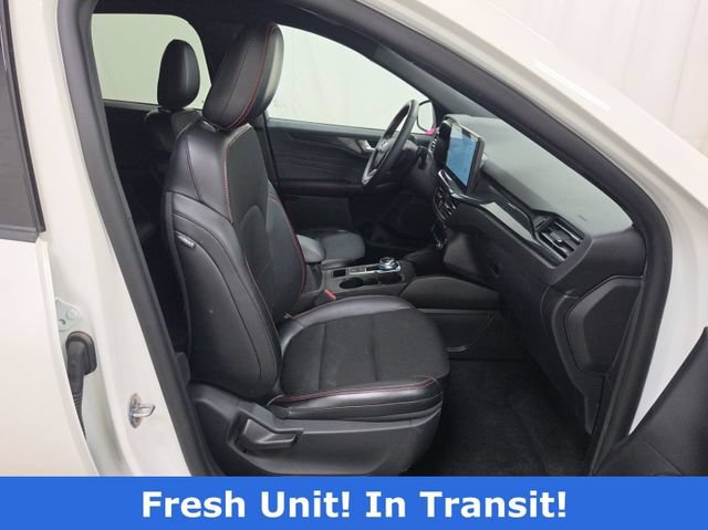 Certified 2025 Ford Escape ST-Line w/ Tech Pack #1 AWD/4WD image 9