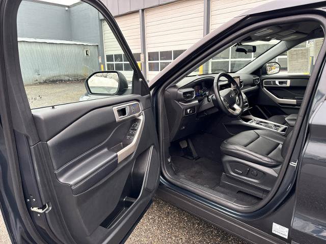 Certified 2023 Ford Explorer XLT w/ Equipment Group 202A AWD/4WD image 6