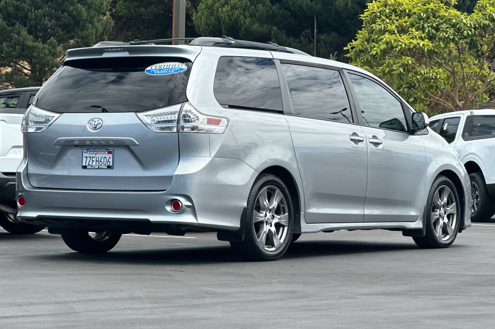 Used 2017 Toyota Sienna SE Premium FWD image 5
