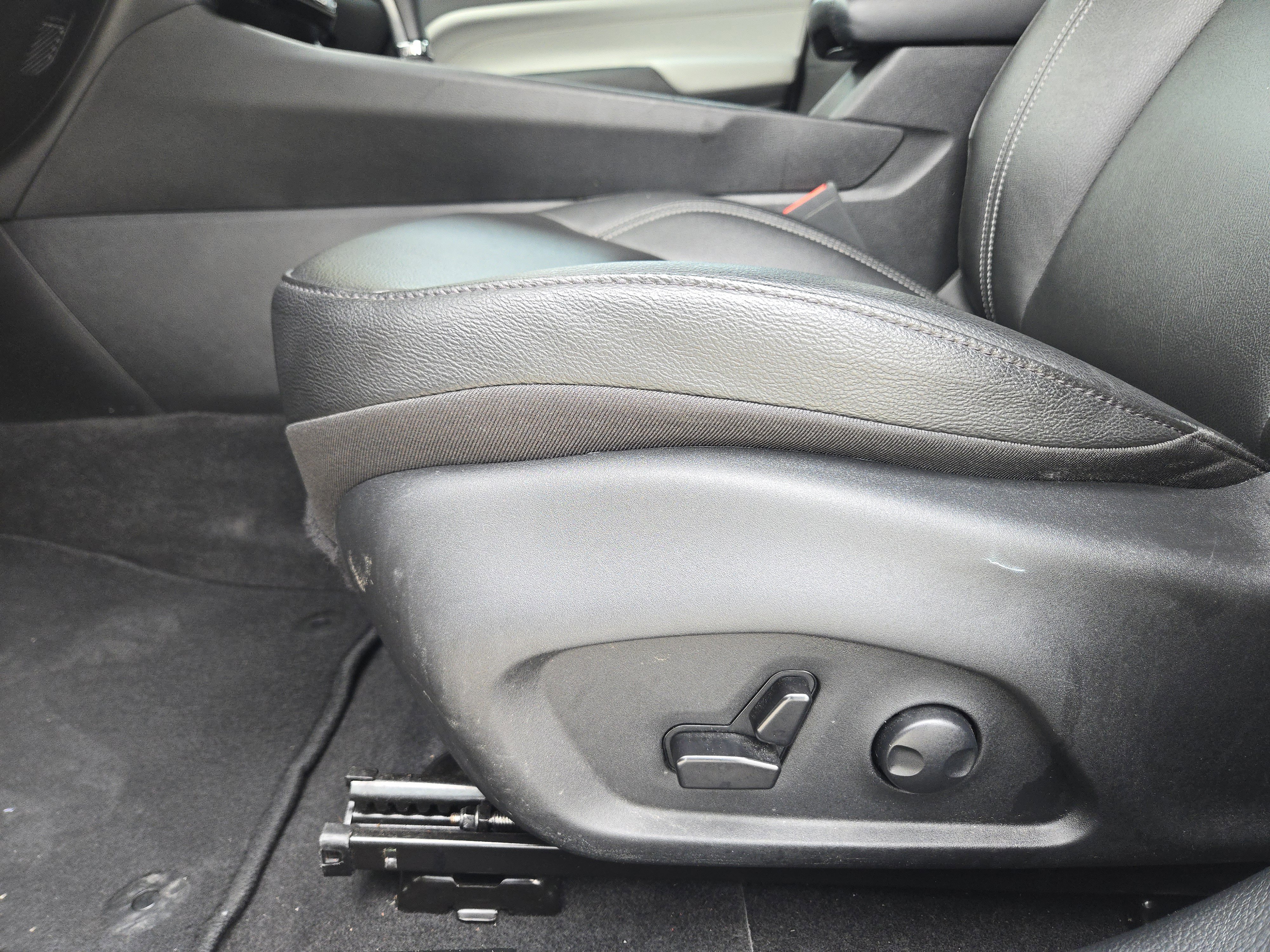 Used 2025 Jeep Compass Limited AWD/4WD image 23