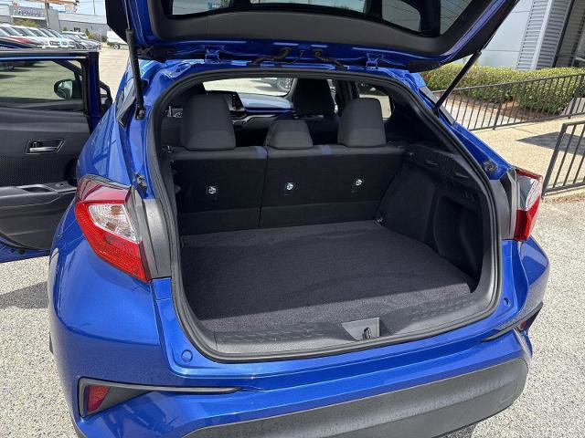 Used 2022 Toyota C-HR XLE FWD image 27