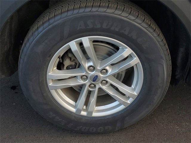 Certified 2022 Ford Explorer XLT w/ Equipment Group 202A image 5