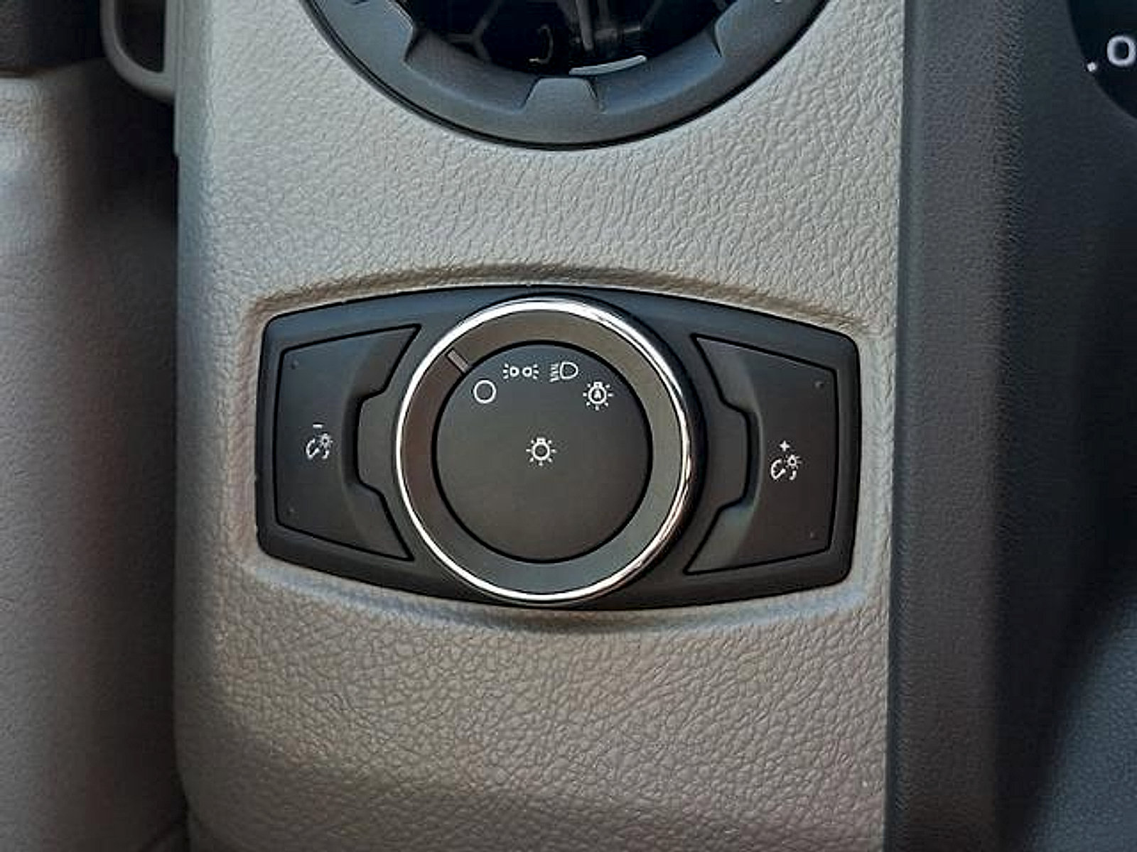 Certified 2022 Ford E-350 and Econoline 350 Super Duty w/ Power Windows & Locks Group RWD image 24