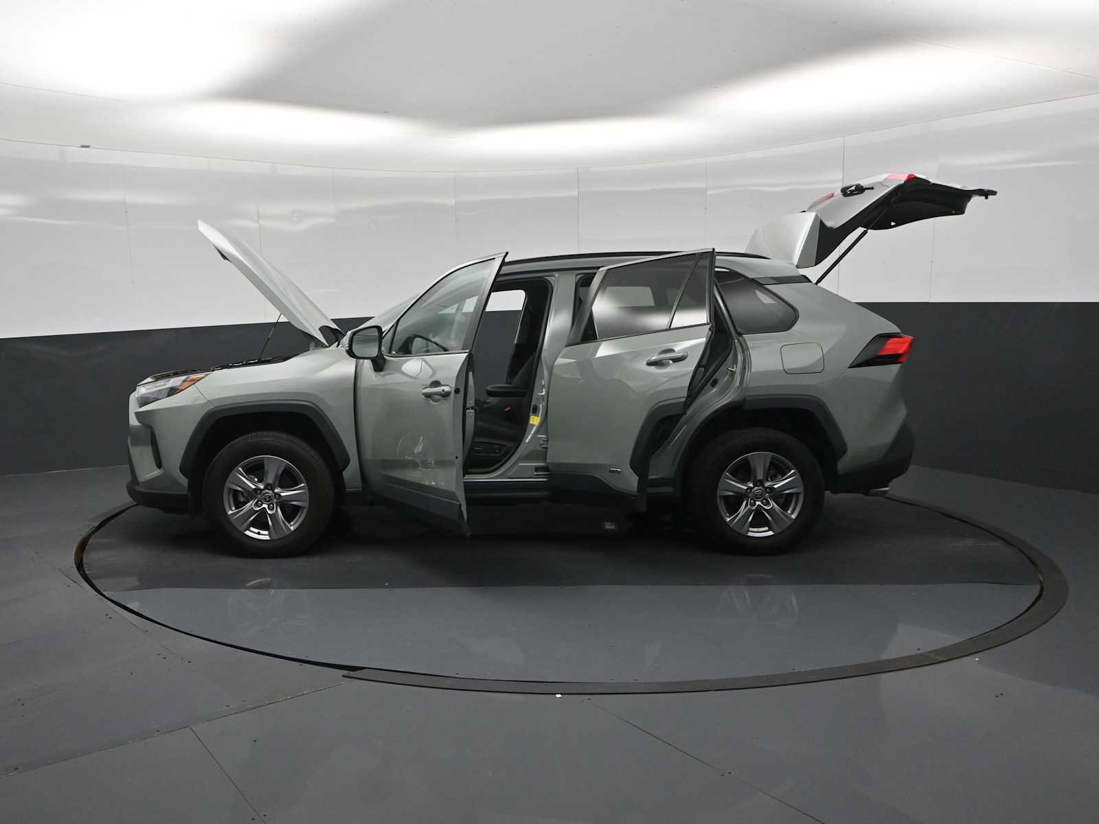 Used 2022 Toyota RAV4 XLE w/ XLE Grade Weather Package AWD/4WD image 31