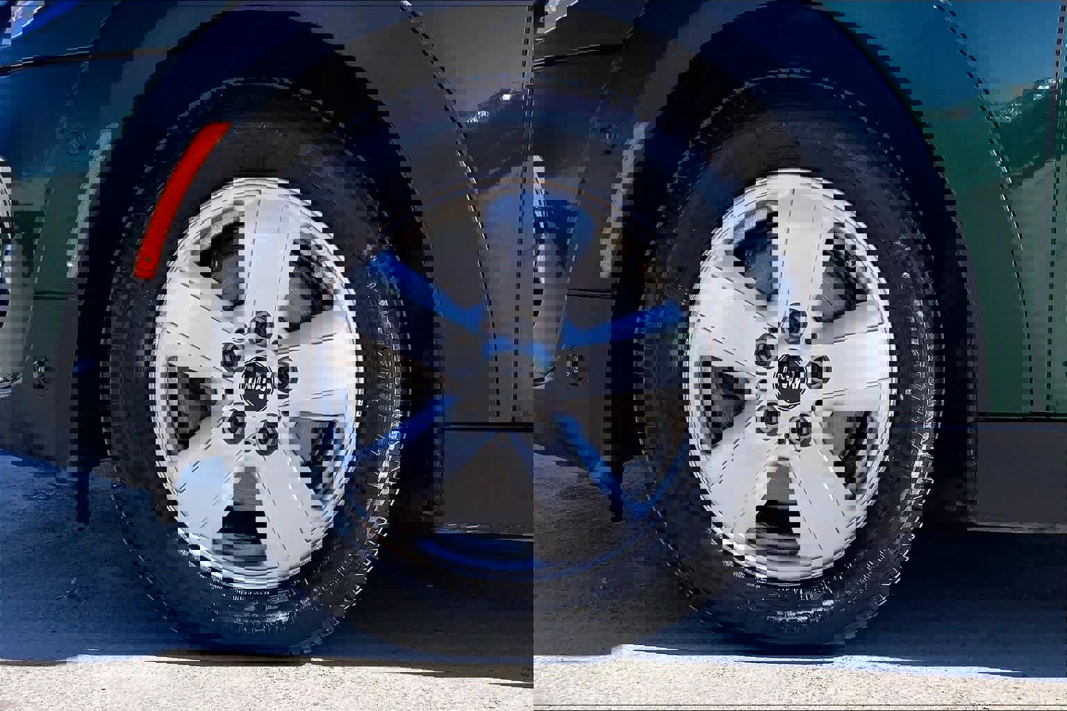 Used 2017 MINI Cooper 4-Door Hardtop image 8