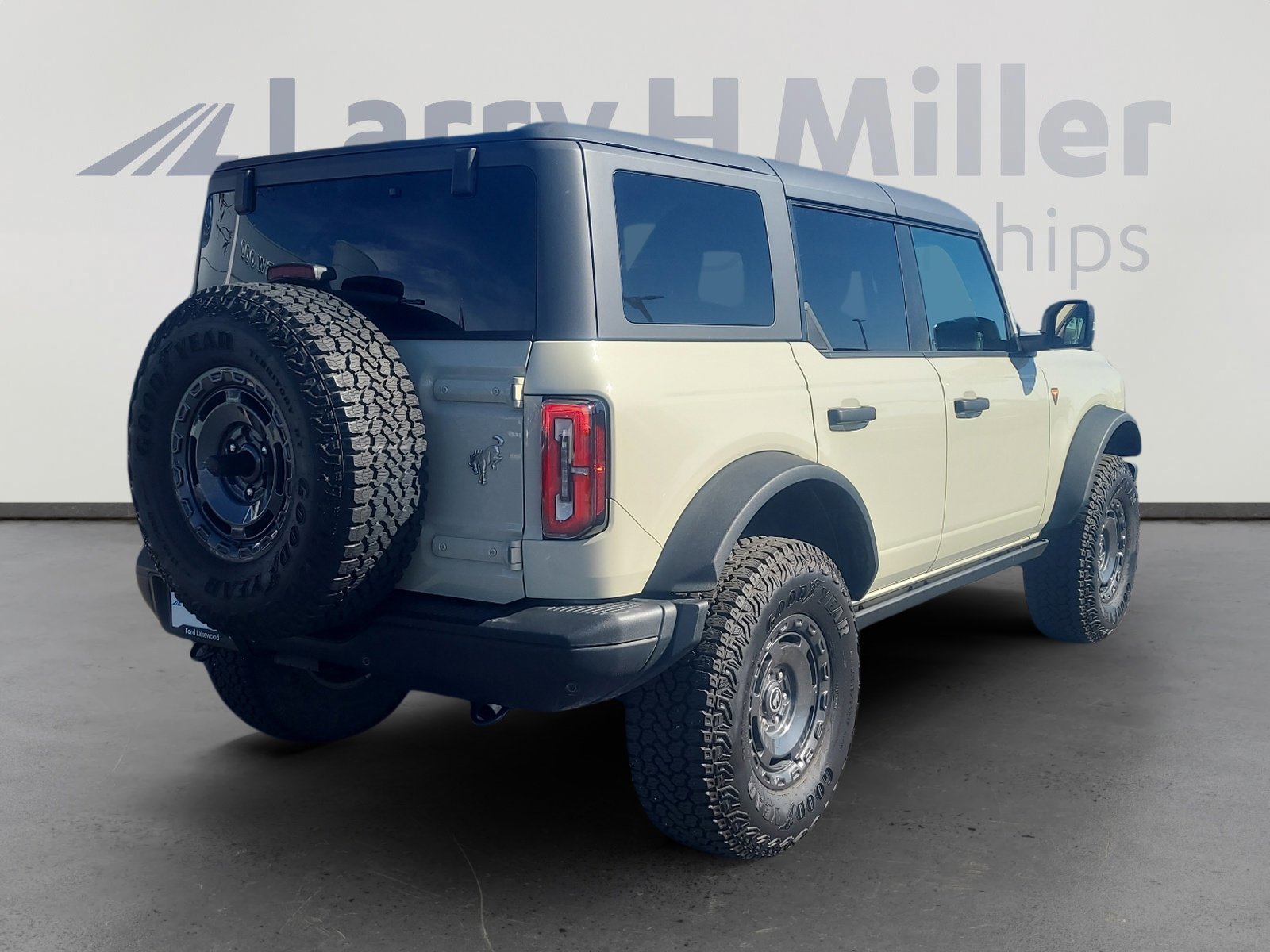 Certified 2025 Ford Bronco Badlands image 5