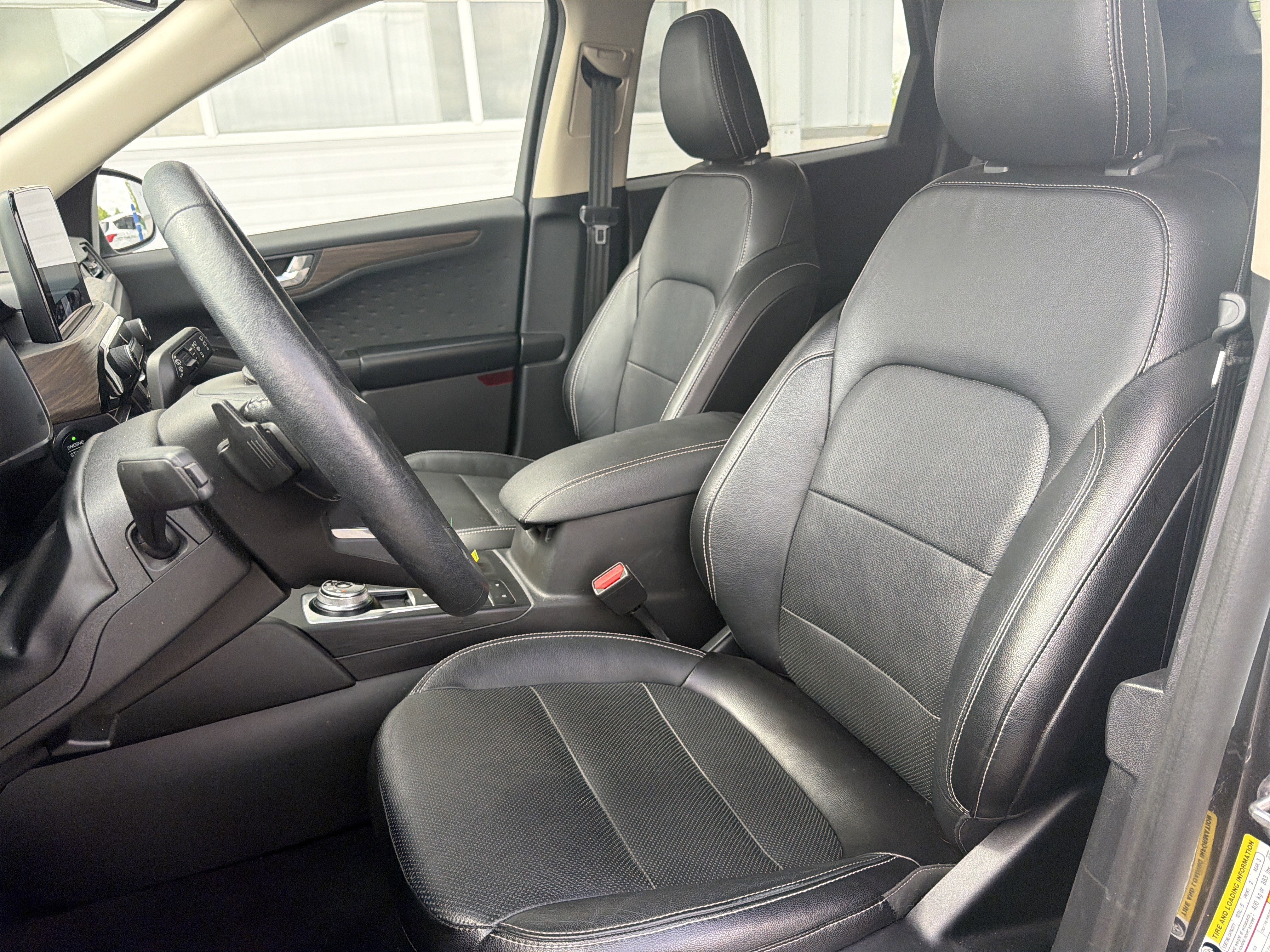 Certified 2020 Ford Escape Titanium AWD/4WD image 22