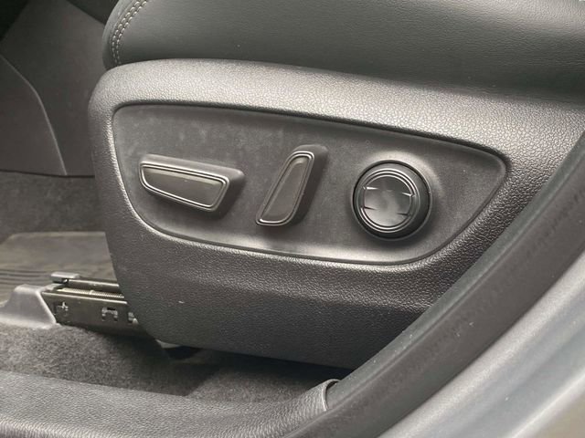 Used 2022 Toyota RAV4 XLE Premium image 19