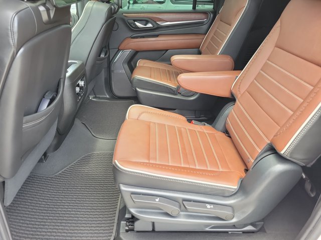 Used 2023 GMC Yukon XL Denali Ultimate AWD/4WD image 11