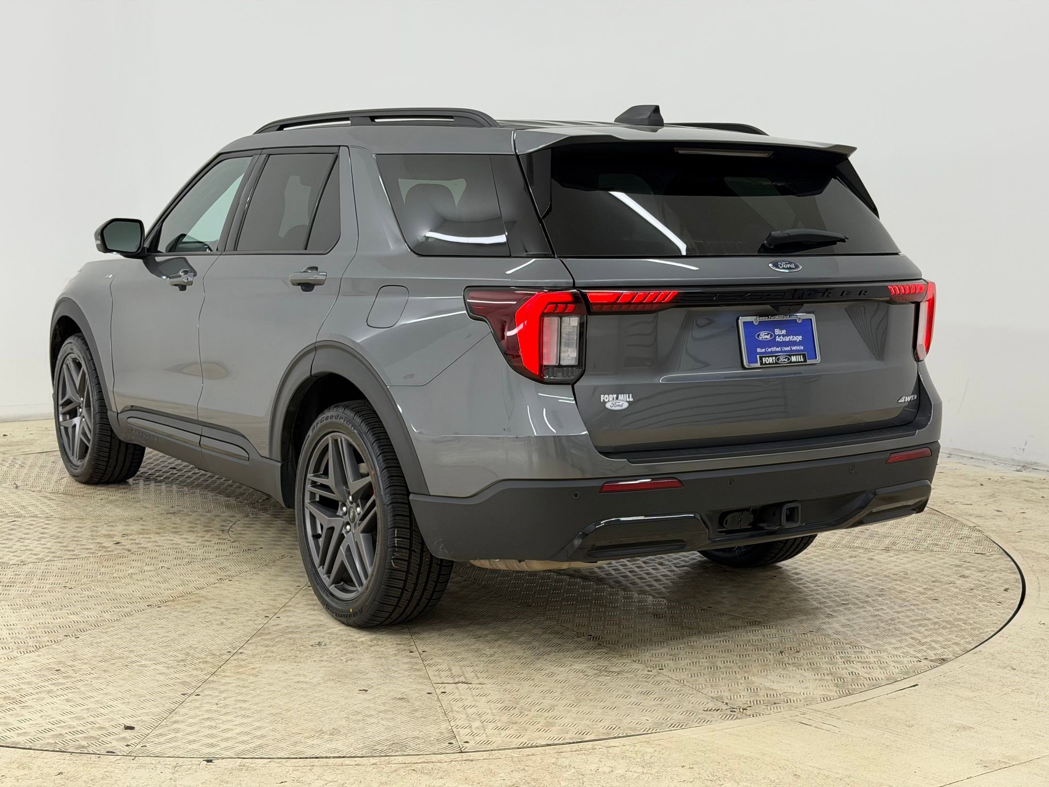 Certified 2025 Ford Explorer ST-Line w/ ST-Line Street Pack image 3