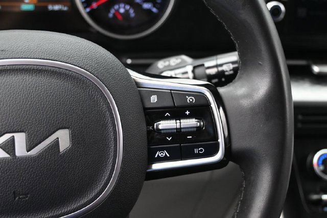 Used 2024 Kia Carnival LX FWD image 7