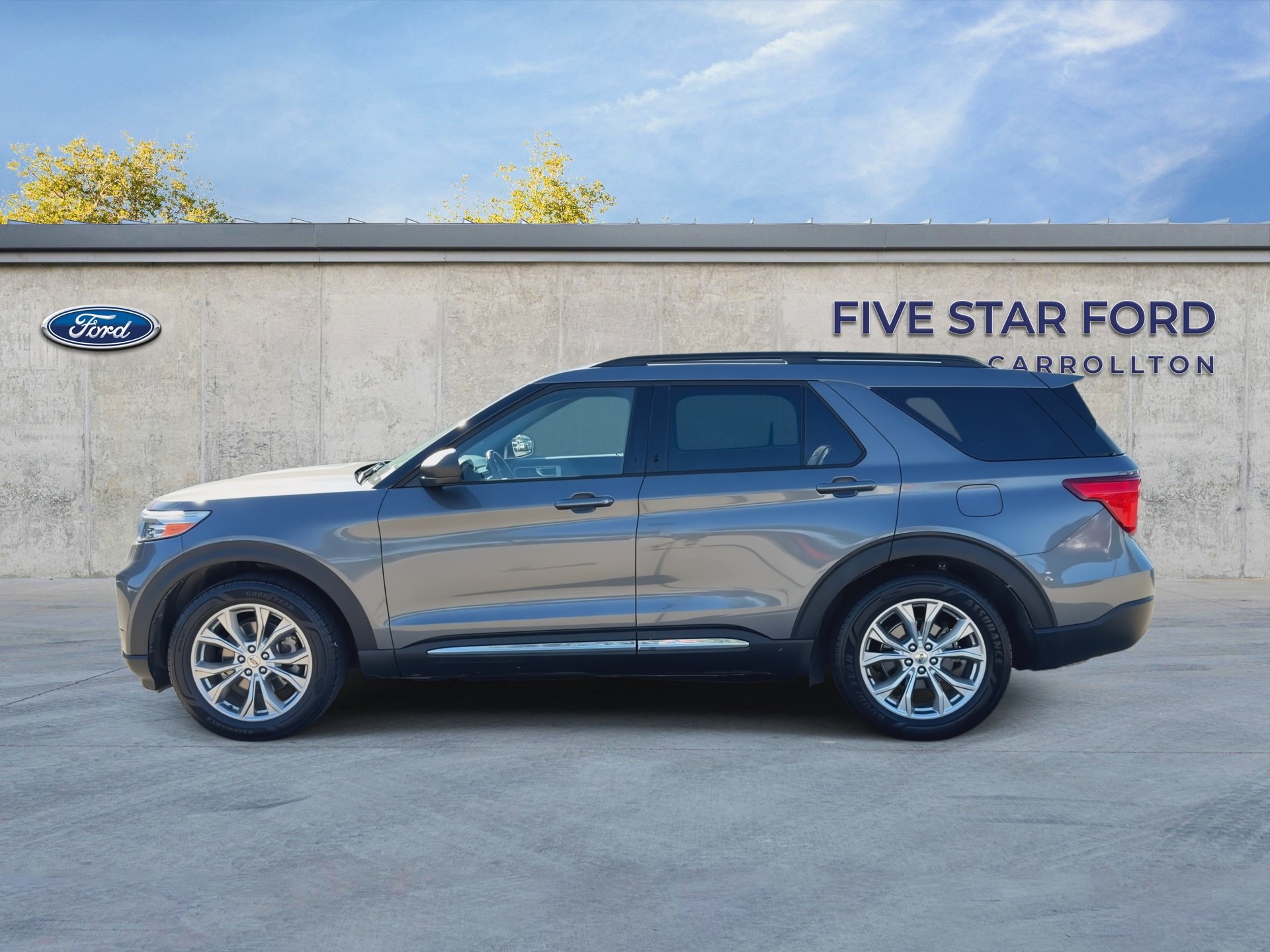 Certified 2021 Ford Explorer XLT w/ Equipment Group 202A RWD image 5