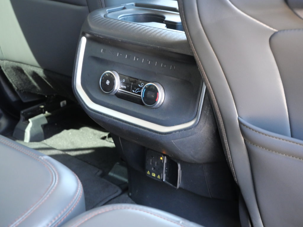 Certified 2025 Ford Expedition Active AWD/4WD image 11