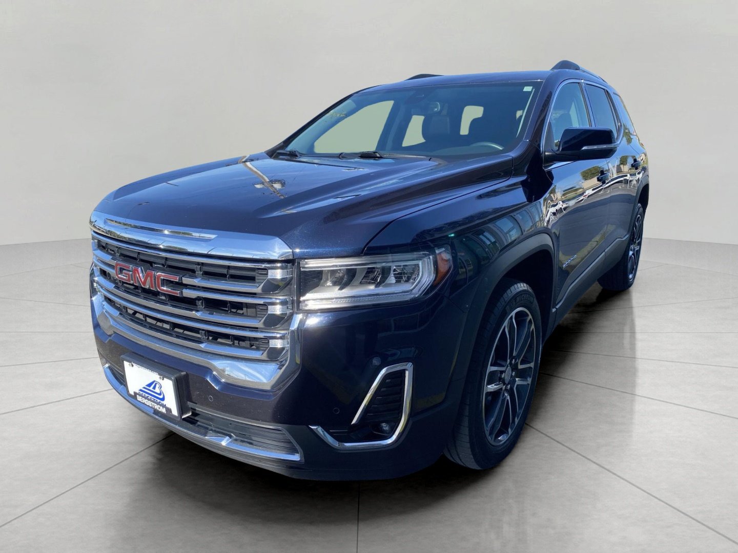 Used 2021 GMC Acadia SLT w/ Preferred Package AWD/4WD image 4