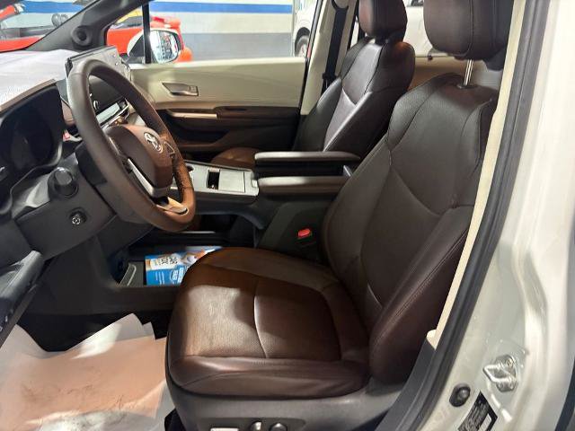 Used 2022 Toyota Sienna Platinum AWD/4WD image 12