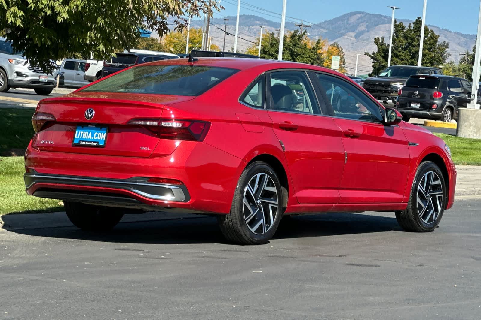 Used 2024 Volkswagen Jetta SEL FWD image 2