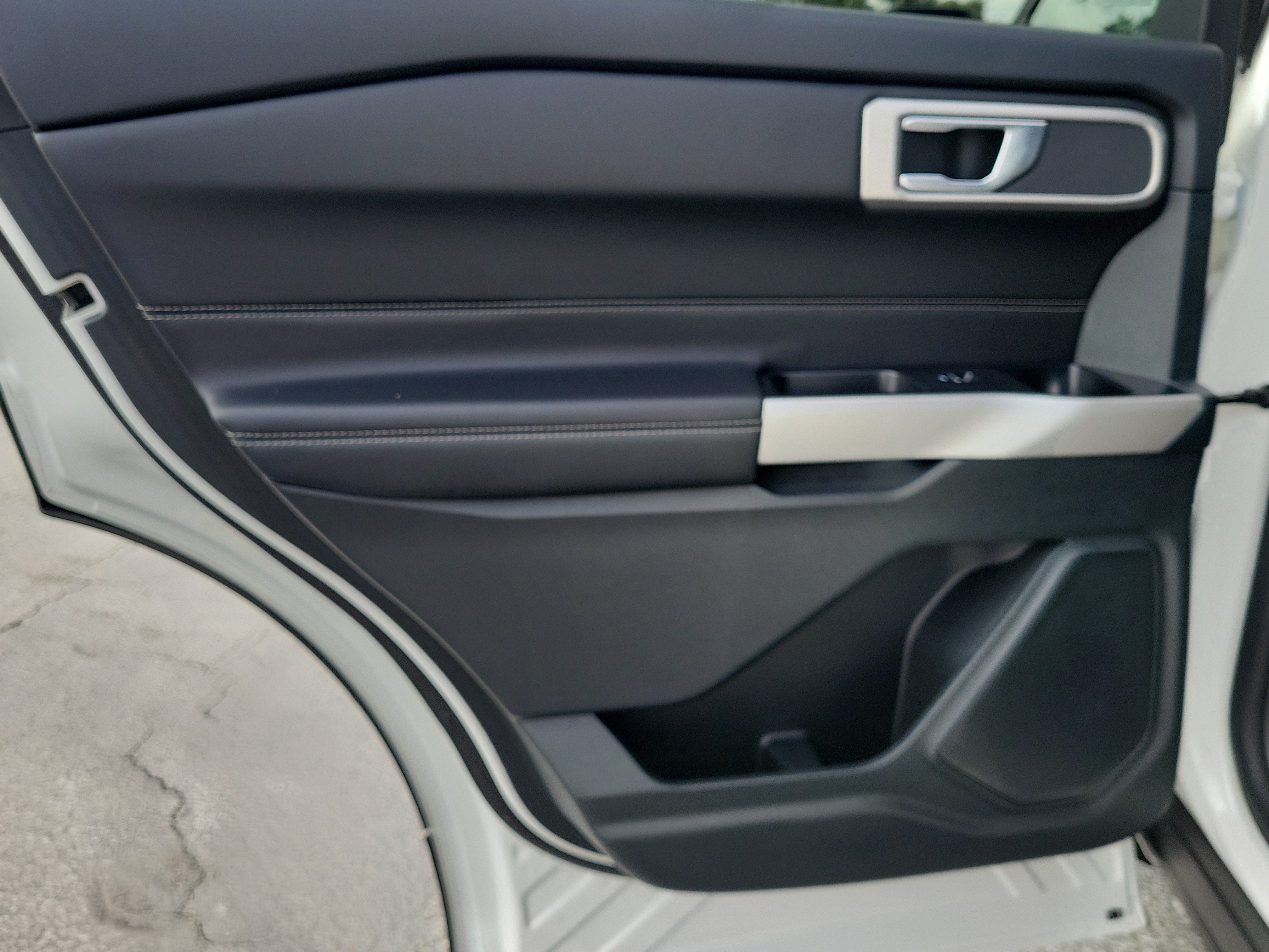 Certified 2024 Ford Explorer XLT RWD image 11