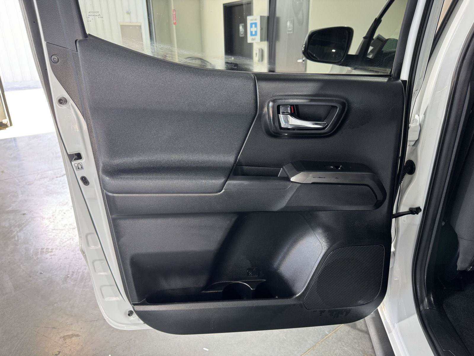 Used 2019 Toyota Tacoma TRD Sport AWD/4WD image 21