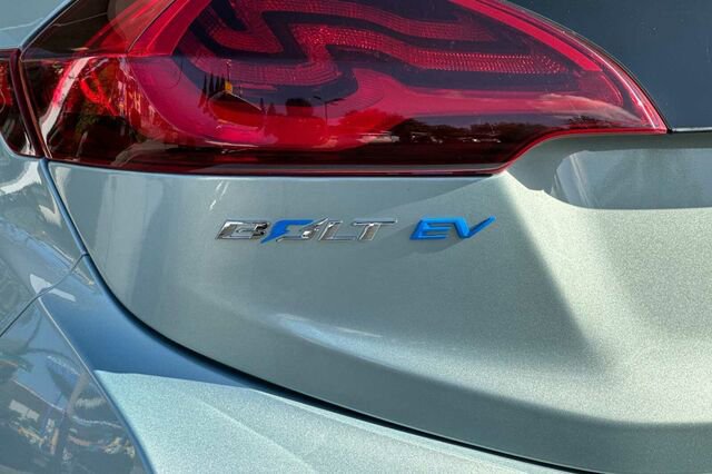 Used 2019 Chevrolet Bolt Premier w/ Infotainment Package image 23