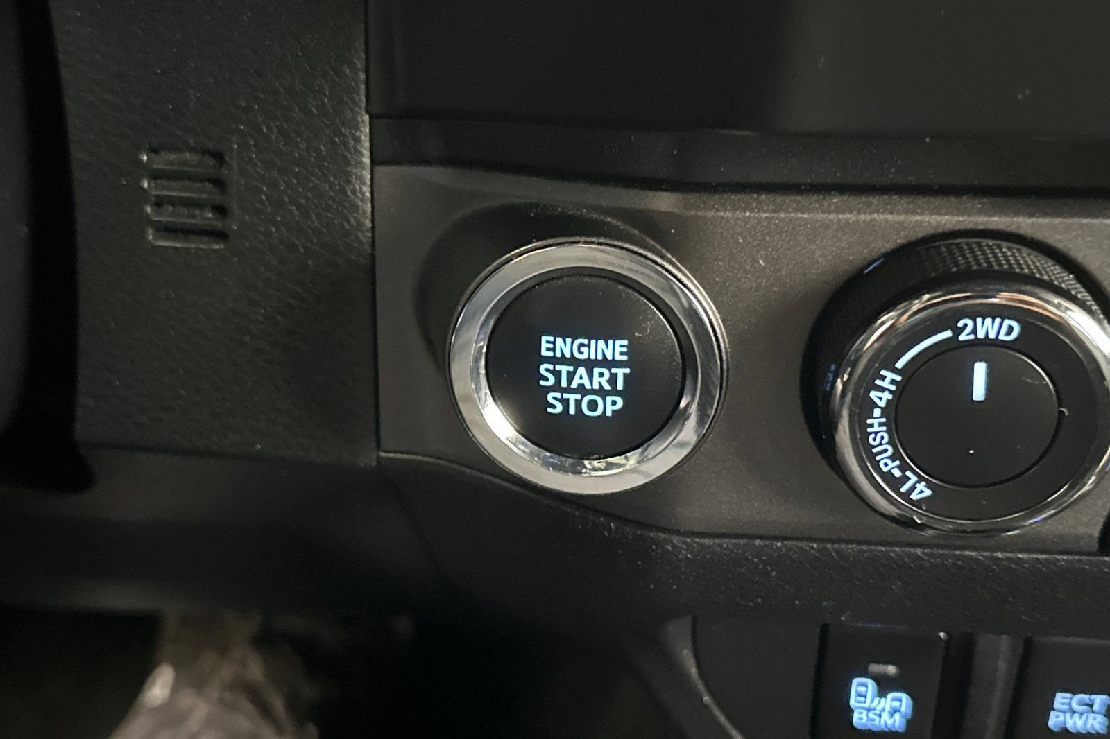 Used 2021 Toyota Tacoma TRD Off-Road w/ TRD Premium Off Road Package AWD/4WD image 23