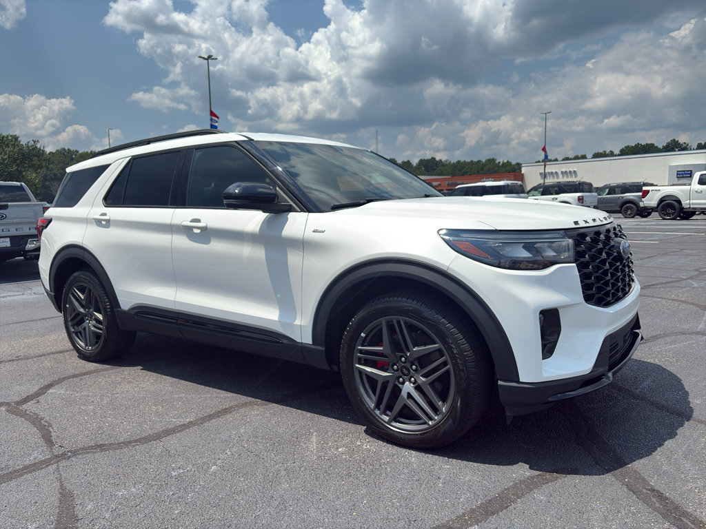 Certified 2025 Ford Explorer ST-Line w/ ST-Line Street Pack AWD/4WD image 3