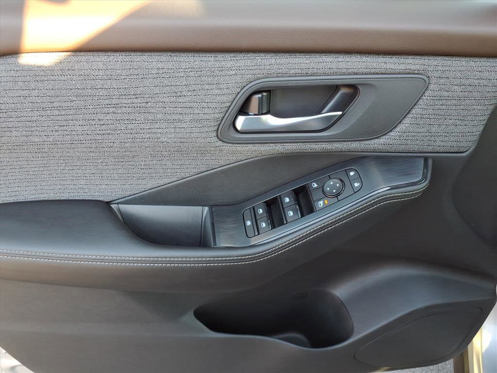 Used 2021 Nissan Rogue SV image 10