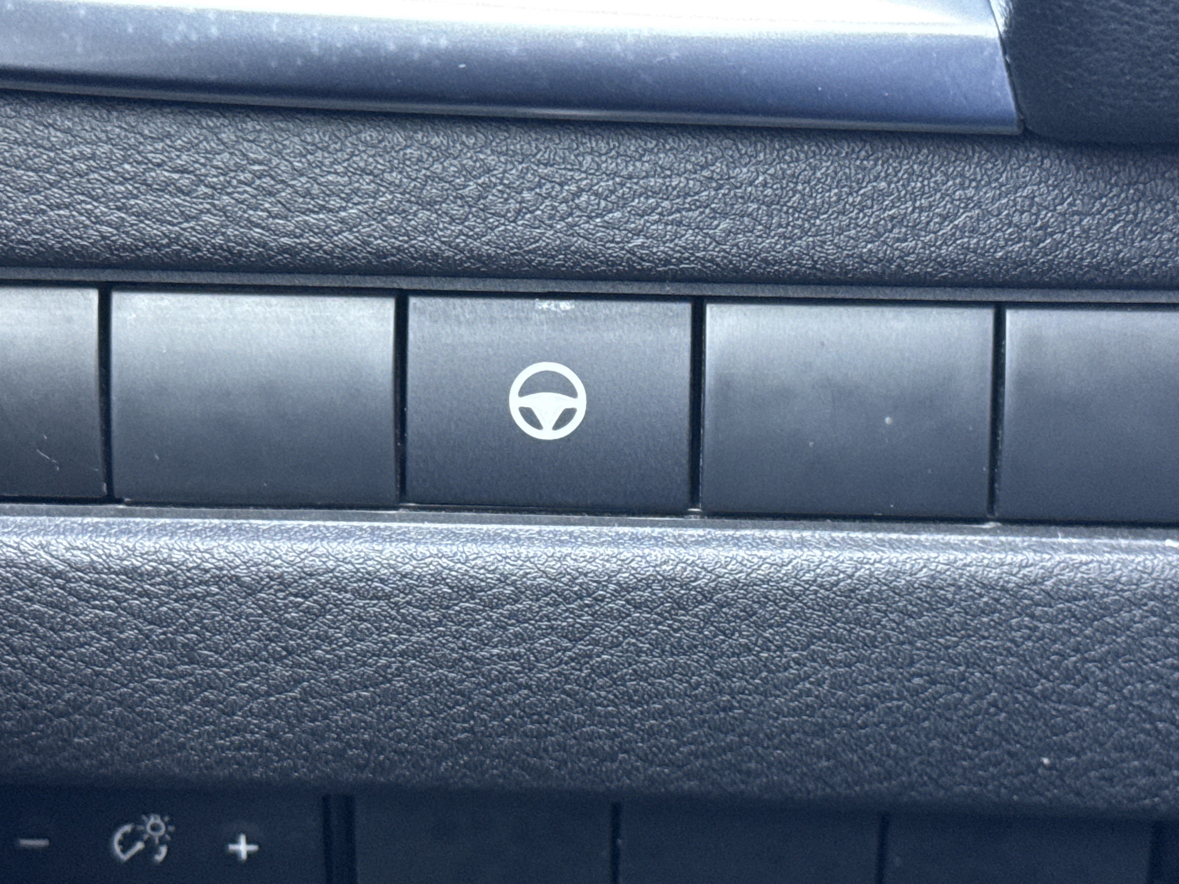 Used 2021 Nissan Rogue SV image 25