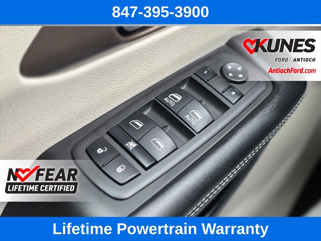 Used 2022 Chrysler Voyager LX FWD image 43