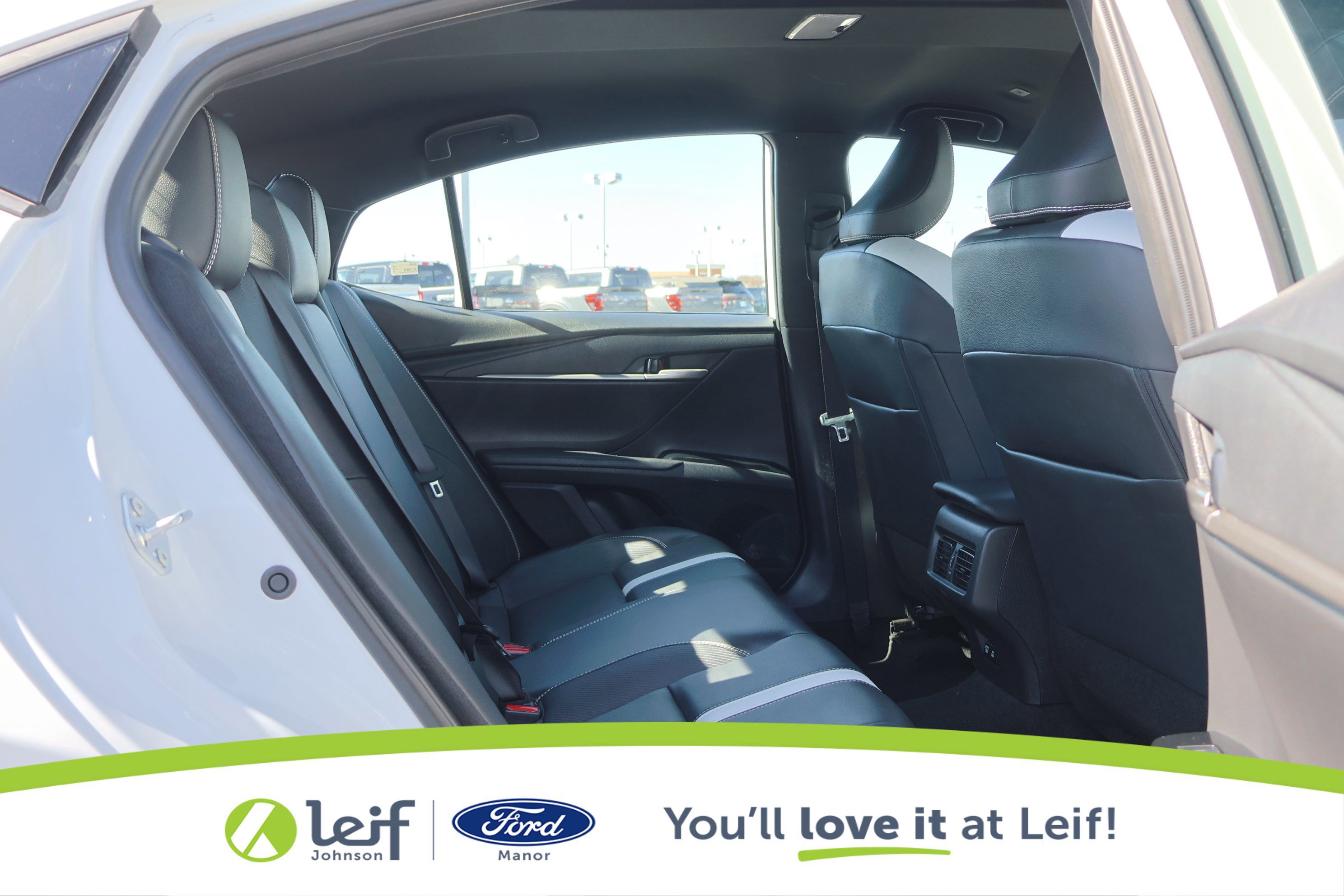 Used 2025 Toyota Camry SE image 31